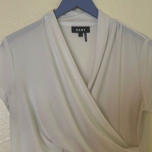 DKNY short sleeve noise-elegant!! Size large